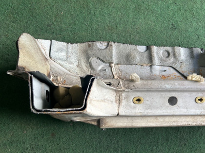 Painel inferior lateral esquerdo SUBARU LANCASTER OEM 51415AE031 BHE BH9 BH5 2001 WHITE 07C, 081
