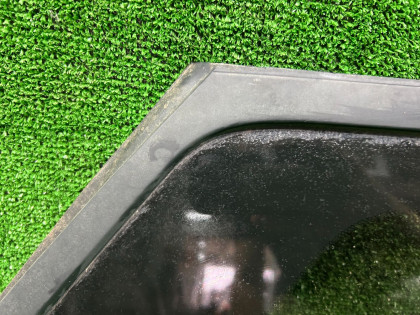 Стекло багажника правое целый молдинг SUBARU LANCASTER OEM 65210AE000NB BHE BH9 BH5 2001