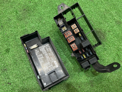 Caja de fusibles SUBARU LEGACY OEM 82231AE000 BE5 2000 EJ206 AT