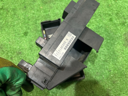 Caja de fusibles SUBARU LEGACY OEM 82231AE000 BE5 2000 EJ206 AT