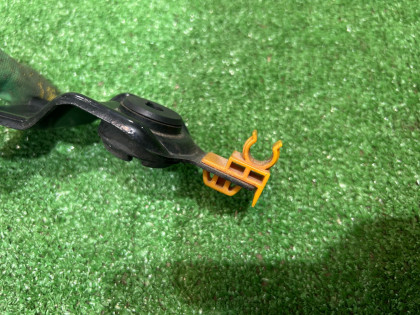 引擎盖撑杆卡扣 SUBARU LEGACY OEM 57255AE010 BE5 2000 silver 792