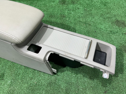 Бардачок подлокотник кожа SUBARU OUTBACK OEM 92111AG000WA BPE 2004 GOLD 39J