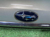 Friso da porta da bagageira SUBARU OUTBACK OEM 84261AG050GA BPE 2004 GOLD 39J
