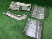 แผ่นกันความร้อนท่อไอเสีย SUBARU OUTBACK OEM 42054AG000 59024AG061 59024AG071 BPE 2004 EZ30 AT