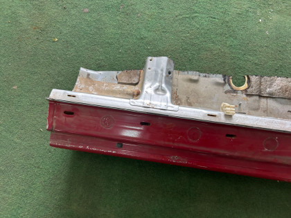 Estribo metálico derecho SUBARU LEGACY OEM 51415AC061 BG5 1997 RED