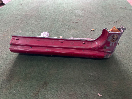 Estribo metálico derecho SUBARU LEGACY OEM 51415AC061 BG5 1997 RED
