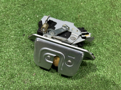 กลอนล็อกฝาท้าย 63032SA010 SUBARU FORESTER
