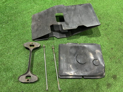电瓶支架 SUBARU FORESTER OEM 82182AA040 82161AA040 82122AA011 SG5 2007