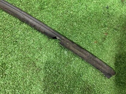 フロントガラスモール SUBARU FORESTER OEM 65058SA000 SG5 2007 BLACK 32J