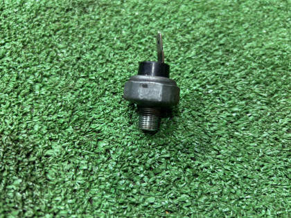 Датчик давления масла SUBARU LEGACY LANCASTER OEM 25240KA040 BH9 2000 EJ254
