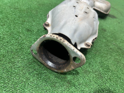 中間マフラー Катализатор SUBARU LEGACY OEM 44200AE021 BE5 2000 EJ206 AT