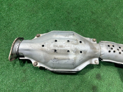中間マフラー Катализатор SUBARU LEGACY OEM 44200AE021 BE5 2000 EJ206 AT