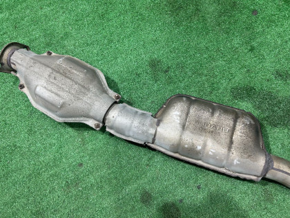 中間マフラー Катализатор SUBARU LEGACY OEM 44200AE021 BE5 2000 EJ206 AT