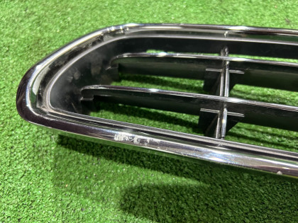 Решетка радиатора SUBARU LEGACY OEM 91121AE160 BE5 2000 WHITE 51E