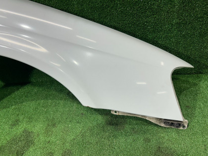 Guarda-lamas dianteiro direito SUBARU LEGACY OEM 57120AE001 BE5 2000 WHITE 51E