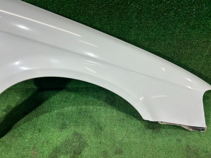 Guarda-lamas dianteiro direito SUBARU LEGACY OEM 57120AE001 BE5 2000 WHITE 51E