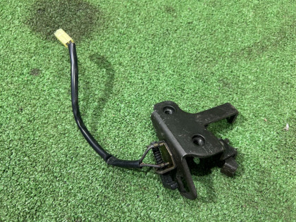 Cerradura del maletero SUBARU LEGACY OEM 57534AC010 BE5 2000 WHITE 51E