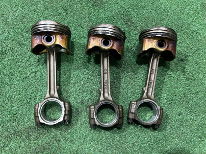 Pistão с шатуном гибрид SUZUKI HUSTLER OEM 123456789 MR41S 2017 R06A