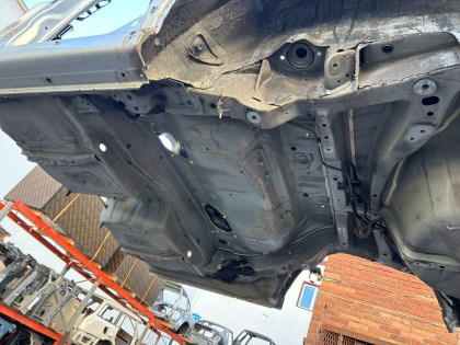 Sección trasera de la carrocería Rear Cut SUBARU LEGACY LANCASTER OEM 51410AE160 51410AE170 52122AE100 BHE 2001 SILVER/GREY 1U2