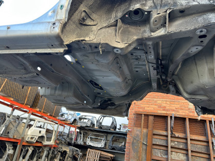 Sección trasera de la carrocería Rear Cut SUBARU LEGACY LANCASTER OEM 51410AE160 51410AE170 52122AE100 BHE 2001 SILVER/GREY 1U2