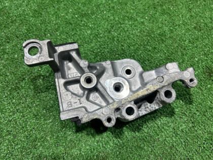 タイミングベルトテンショナーブラケット SUBARU LEGACY OEM 13156AA041 BG5 1997 EJ20R MT5