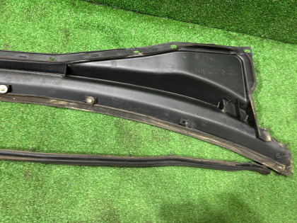 前风挡下饰板 целая резинка SUBARU LEGACY OEM 91411AE000 BEE BE9 BE5 2002
