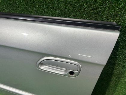 Puerta delantera izquierda SUBARU LEGACY OEM 60009AE010 BE5 2002 SILVER 01G