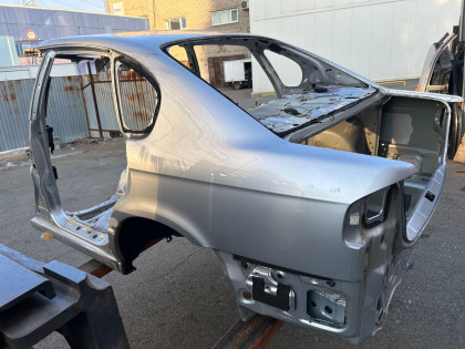 Sección trasera de la carrocería Rear Cut 51410AE001, 51410AE012 52401AE002 52122AE180 SUBARU LEGACY