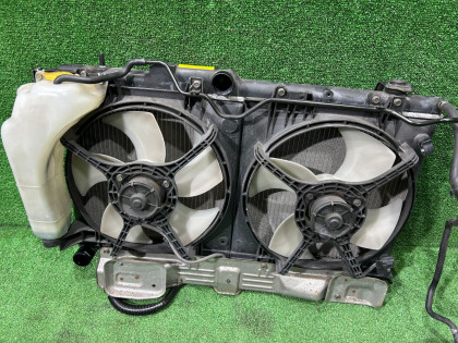 ラジエーター SUBARU LEGACY OEM 45111AE022 BE5 2002 EJ206 AT