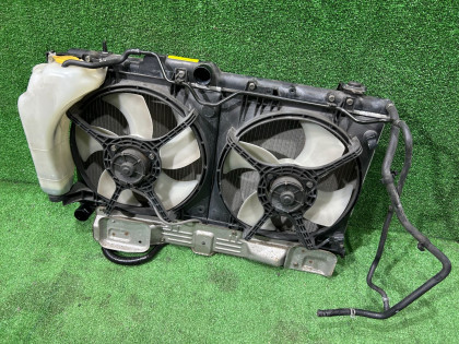 ラジエーター SUBARU LEGACY OEM 45111AE022 BE5 2002 EJ206 AT