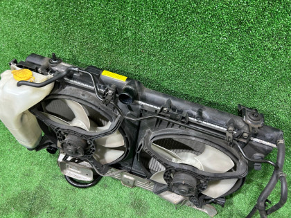 ラジエーター SUBARU LEGACY OEM 45111AE022 BE5 2002 EJ206 AT