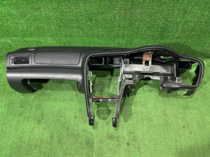 ダッシュボード черная SUBARU LEGACY OEM 66045AE000ML BE5 2002 SILVER 01G