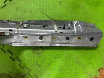 Estribo metálico izquierdo SUBARU LEGACY OEM 51620AE110 BE5 2002 SILVER 01G
