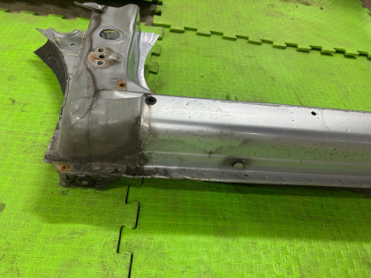 Estribo metálico izquierdo SUBARU LEGACY OEM 51620AE110 BE5 2002 SILVER 01G