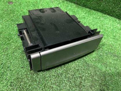 ช่องเก็บของหน้า под магнитофон 66128SA050 SUBARU FORESTER