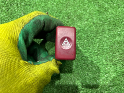 Hazard warning switch Красная SUBARU FORESTER OEM 83037SA000 SG5 2007 EJ205 AT