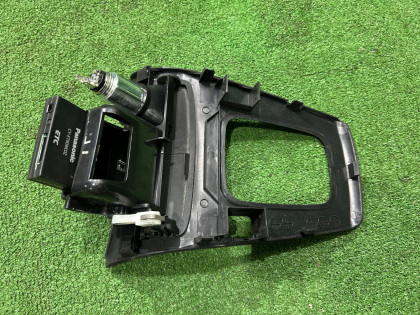 Automatic shifter console черная SUBARU FORESTER OEM 92121SA261 86257SA000 SG5 2007