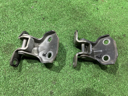 Петли двери передней правой 61220FA000 61220FA010 SUBARU FORESTER