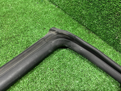 Borracha da porta direita SUBARU FORESTER OEM 63521SA000 SG5 2007 BLACK 32J 32J