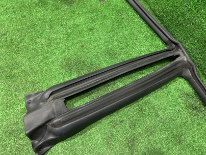 Borracha da porta direita SUBARU FORESTER OEM 63521SA000 SG5 2007 BLACK 32J 32J