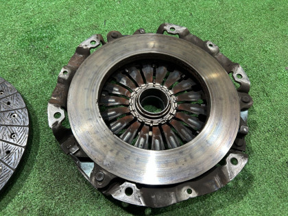 离合器套件（飞轮、压盘、从动盘） Сцепление SUBARU LEGACY OEM 30210AA570 30100AA840 12342AA070 BE5 2002 EJ208 MT5
