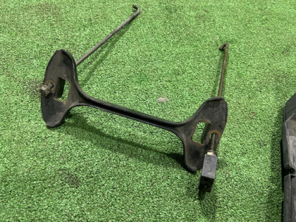 Крепление аккумулятора SUBARU LEGACY OEM 82182AA040 82161AA040 82122AA011 BE5 2002