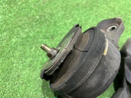 发动机支座 SUBARU LEGACY OEM 41022AE001 41022AE011 BE5 BH5 2002 EJ208 MT5