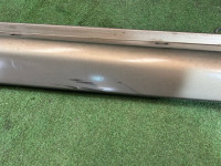 Faldón izquierdo цвет 8L5 SUBARU LANCASTER OEM 91111AE090MF BH9 2000 beige 8L5