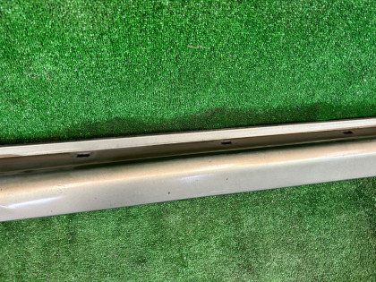 右门槛 цвет 8L5 SUBARU LANCASTER OEM 91111AE080MF BH9 2000 beige 8L5