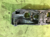 Travessa dianteira SUBARU LANCASTER OEM 20101AE013 BHE 2002 EZ30