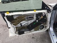 左フロントドア SUBARU LANCASTER OEM 60009AE050 60009AE070 BHE 2002 white pearl 07C