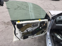 左フロントドア SUBARU LANCASTER OEM 60009AE050 60009AE070 BHE 2002 white pearl 07C