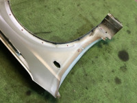 Guarda-lamas dianteiro esquerdo SUBARU LANCASTER OEM 57120AE031 BHE 2002 white pearl 07C