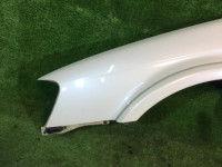 Guarda-lamas dianteiro esquerdo SUBARU LANCASTER OEM 57120AE031 BHE 2002 white pearl 07C